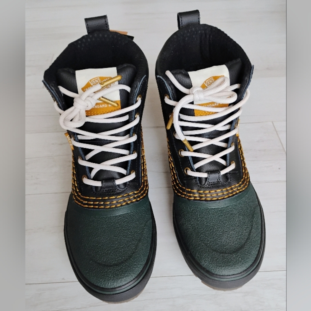 VANS NEW Standard Mid Snow MTE Boots - Picture 5 of 13